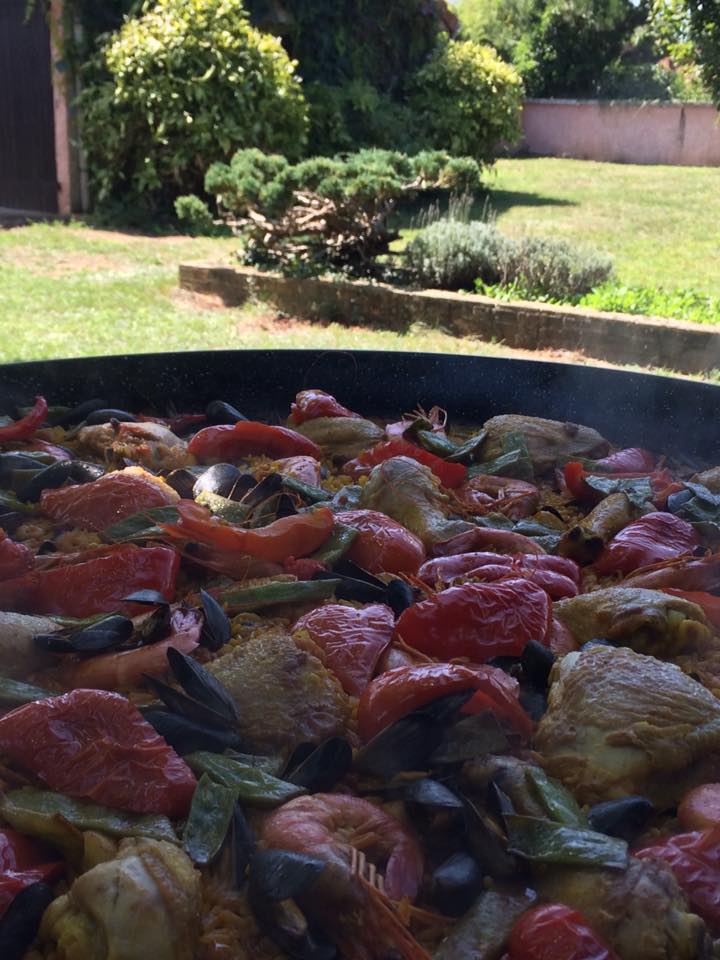 De delicieuses paella au safran veritable 